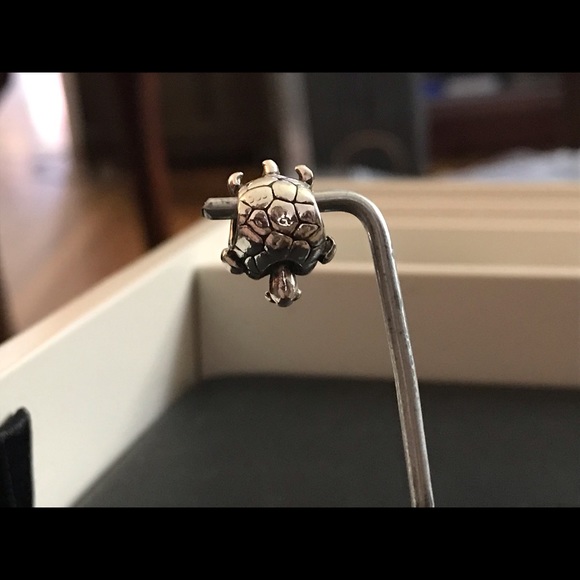 Sterling silver turtle charm - Picture 2 of 3